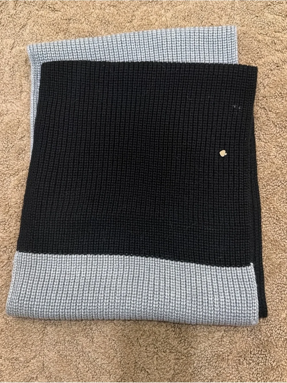 Kate Spade Two-Tone Black and Light Gray Knit scarf